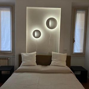Casa Vercelli Delizioso Bilocale Moderno Nella Vecchia Milano
