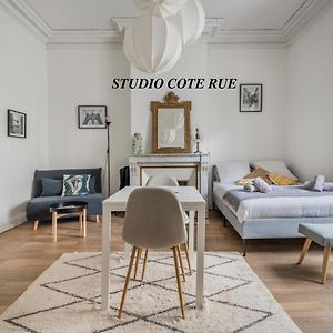 Studio Lit King-Size