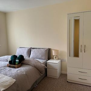 Rooms 7 Minutes From Etihad