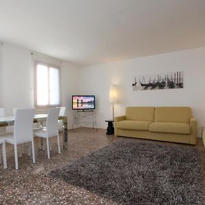 Appartement à 3 Chambres à Coucher