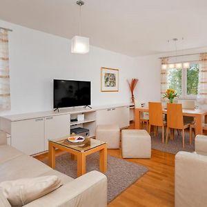 Appartement à 2 Chambres à Coucher