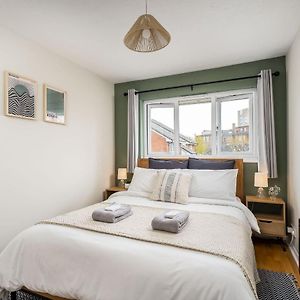 Homely And Stylish Bermondsey Apartment With Parking