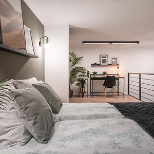 D24 - Historic Quarter Design Loft - Best Location By Bqa