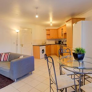 Pass The Keys Spacious Apartment For 2 Free Parking