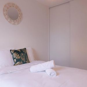 Superbe Appartement 2 Chambres - Parking Gratuit