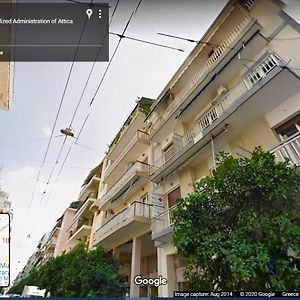 Pretty Rooms With Shared Bathroom In Gold And Blue Apartment In Safe Central Area