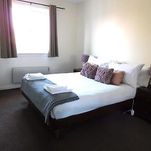 Fab Location 1 Bed Apt Overlooking Glasgow Green