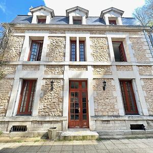 Le Descartes, à 50m de la gare Fibre/TV connecté