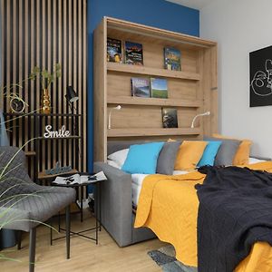 Studio Lit King-Size