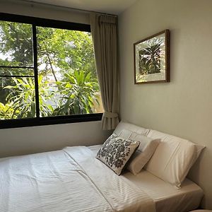 Studio Lit Queen-Size