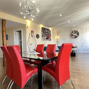Appartement de Luxe à 2 Chambres à Coucher