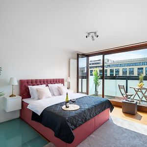 Apartment With Balcony And Parking Near The Prague Museum