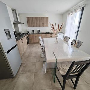 Appartement à 3 Chambres à Coucher