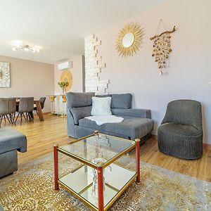 Appartement à 2 Chambres à Coucher