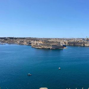 Superb 3 Bedroom Apartment In Valletta