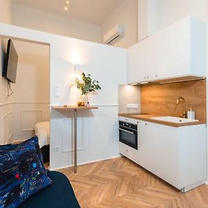 Charming Studio - In The Downtown