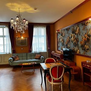 Appartement à 2 Chambres à Coucher