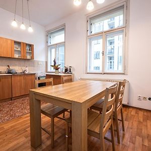 Appartement à 3 Chambres à Coucher