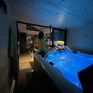 Les Suites De Stanislas Jacuzzi & Spa