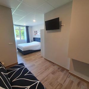 Studio Lit King-Size