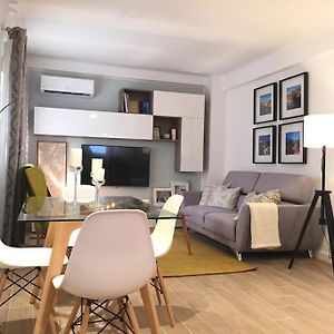 New Luxury House In The Center! Nuevo Piso De Lujo En El Centro.