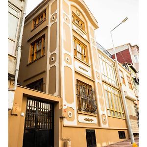 Cosa Zeyrek- Home At The Heart Of Istanbul