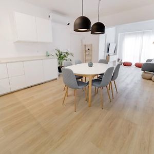 Appartement à 3 Chambres à Coucher