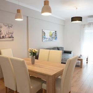 Newly Renovated Flat 500M From Subway Station