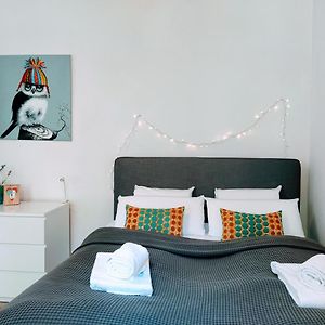Central 2 Bedroom Flat For Families & Calm Guests