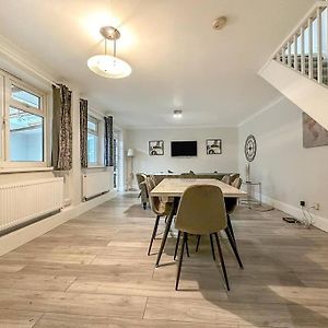 New Cosy Luxury 3 Bedroom House In Battersea London