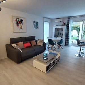 Charmant Appartement Avec Terrasse, Jardin Privatif Et Piscine A Cannes