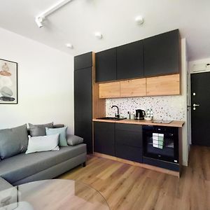 Studio Lit King-Size