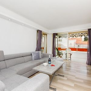Appartement à 2 Chambres à Coucher