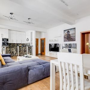Appartement à 2 Chambres à Coucher