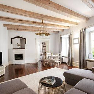Appartement à 3 Chambres à Coucher