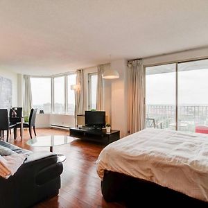 Beautiful Studio With View Of The City!