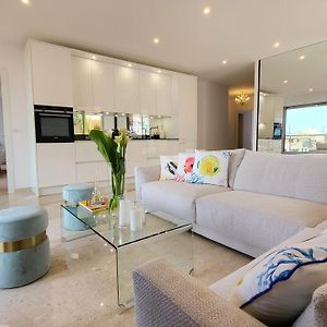 Penthouse Majestic, Mc, Bnbrickeys