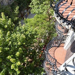 Aparteasy - Modernist Flat In Eixample Center
