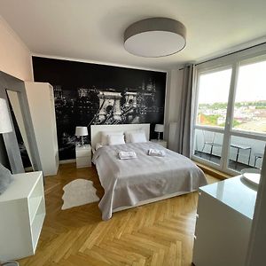 Budacastle Panoramic Luxurious Family Apt, Free Parking Included
