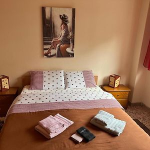 Capital Apartment Next To Metro Station With Parking Spot To Explore Athens