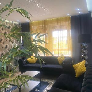 Appartement à 3 Chambres à Coucher