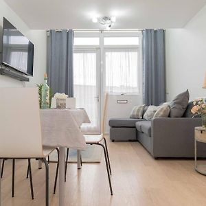 Appartement à 2 Chambres à Coucher