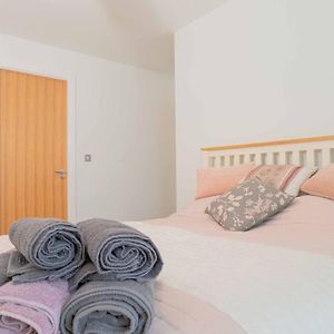 Beautiful 2 Bed In Central Birmingham: A Hidden Gem!