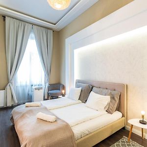 Spacious Luxury Apartment At The Heart Of Budapest