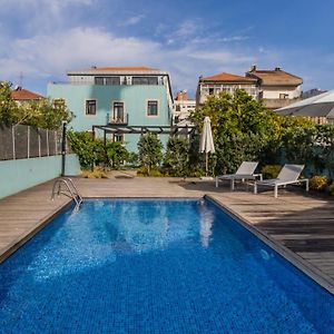 Central Studio W/ Pool, Ac & Patio By Lovelystay