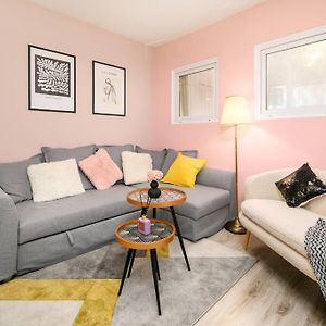 B104 - Liberty Bridge Lovely Home With Free Parking