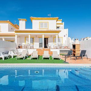 Villa à 3 Chambres à Coucher