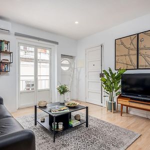 Lapa 3Bdr Duplex W/ Balcony By Lovelystay