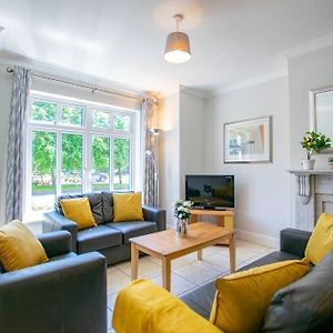 107 - Spacious Townhouse By Shortstays