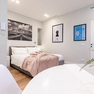 Studio Lit King-Size